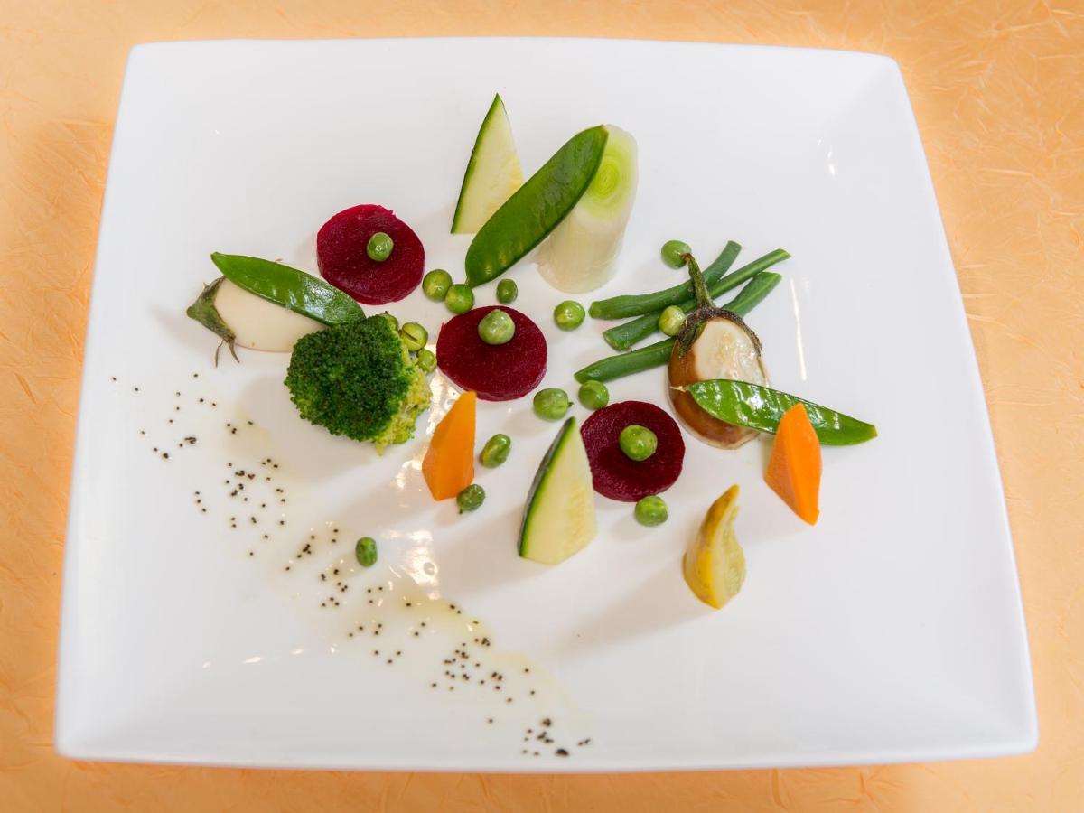 Le Clos Champel Restaurant Logis Hotel 3*