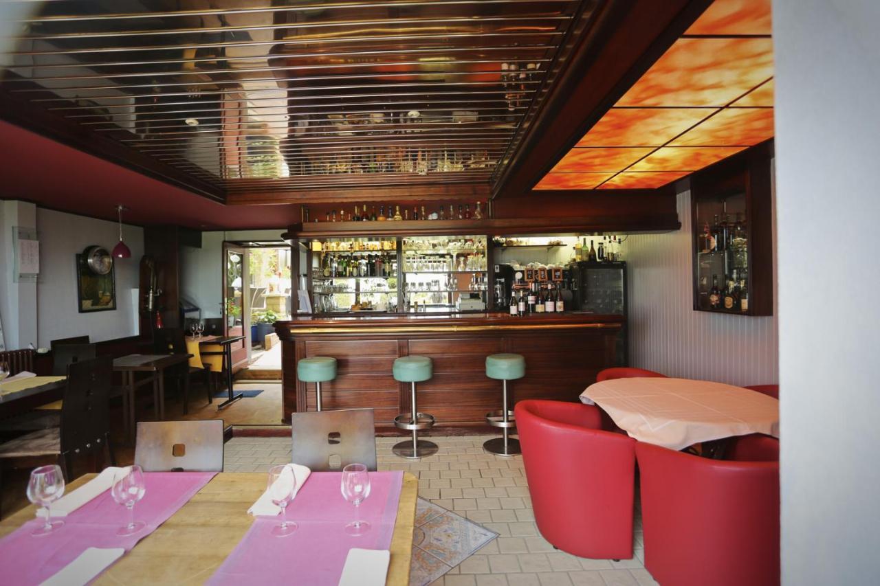 Le Clos Champel Restaurant Logis Hotel 3*